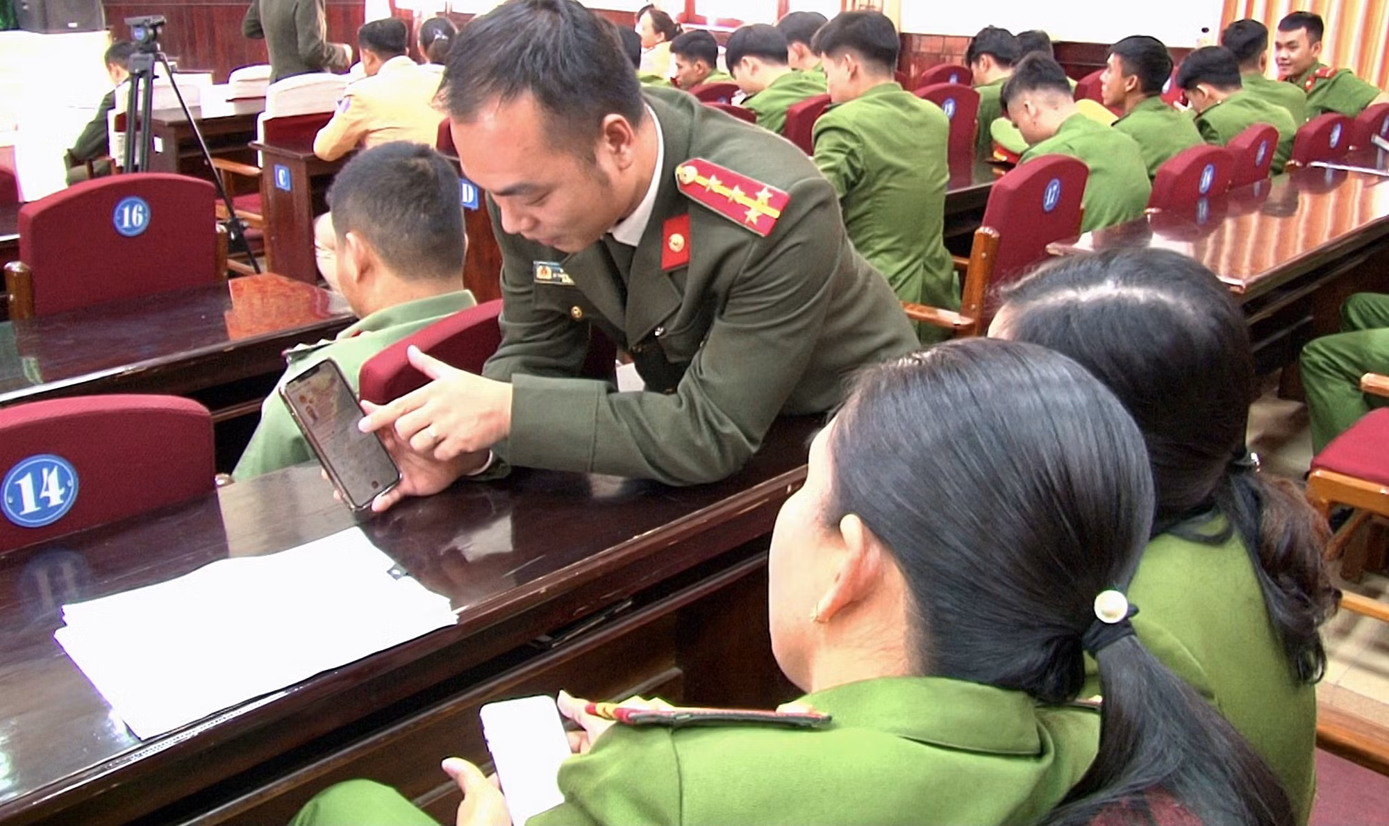 Tuổi trẻ Công an xung kích thực hiện chuyển đổi số -0