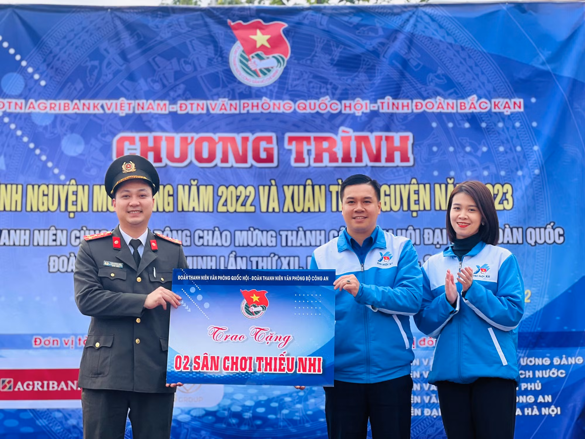Đông ấm yêu thương nơi vùng cao Bắc Kạn -0