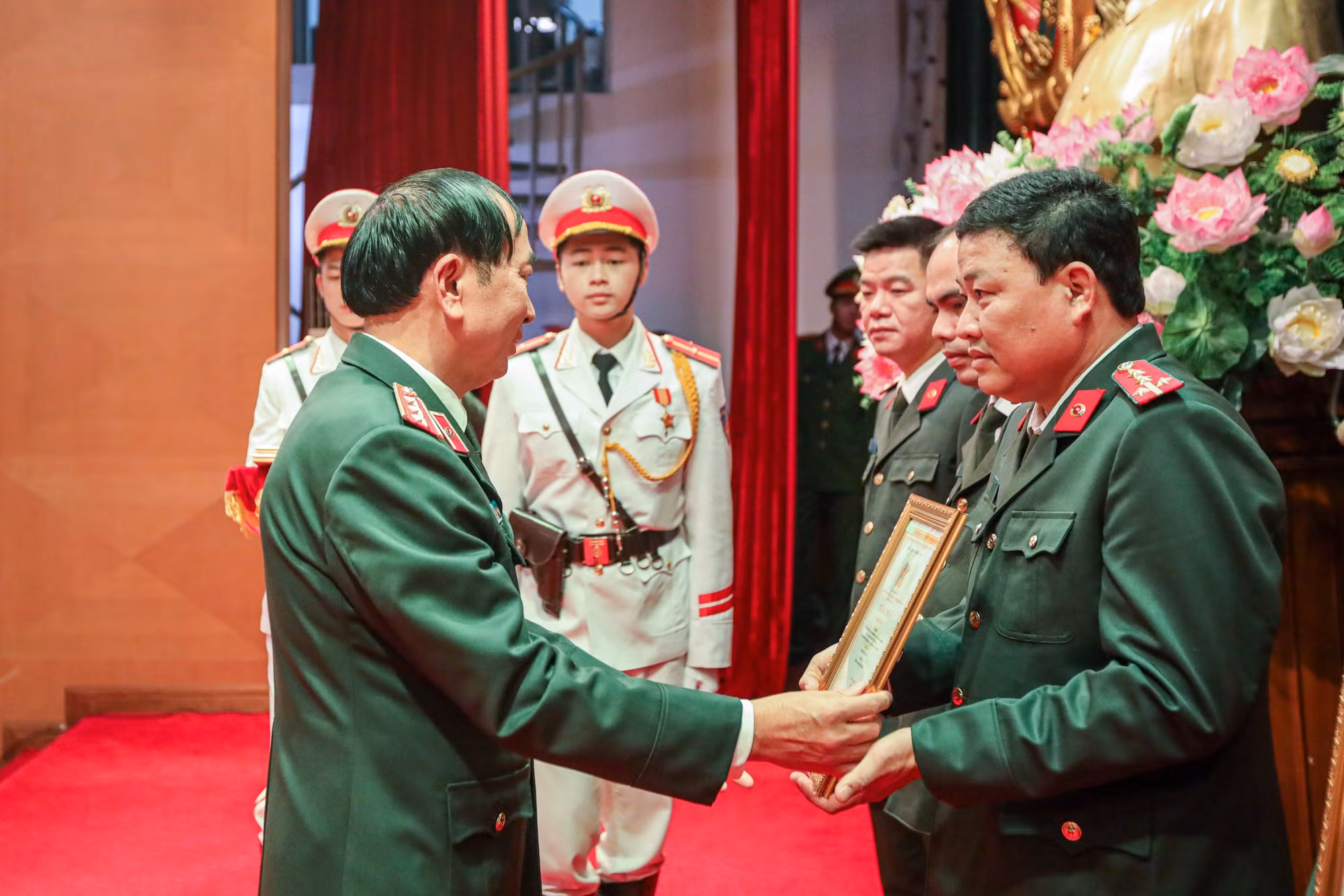 Tổng kết công tác đảng và trao Giải Búa Liềm Vàng trong CAND năm 2022 -0