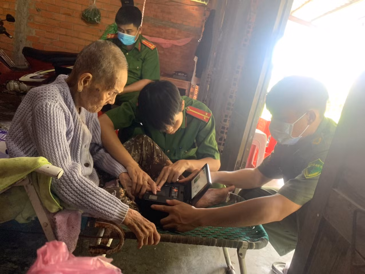 Bình yên tuyến biên giới Tây Nam -0