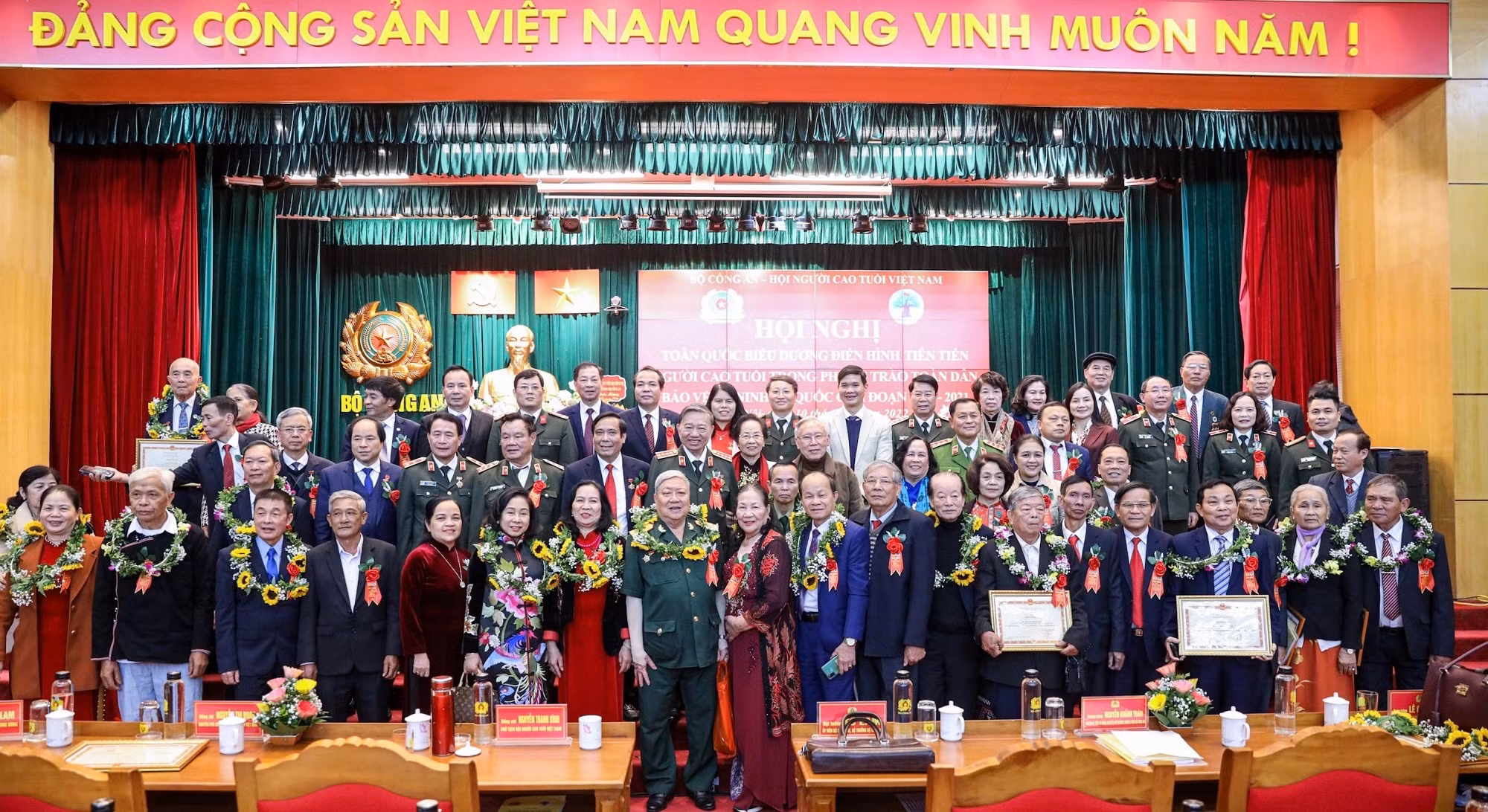 Biểu dương 139 điển hình tiên tiến người cao tuổi trong phong trào toàn dân bảo vệ ANTQ giai đoạn 2016-2021 -0