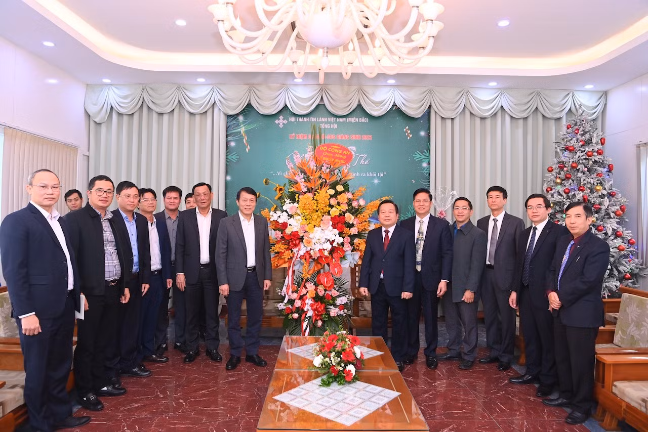 Lãnh đạo Bộ Công an chúc mừng các chức sắc, bà con Giáo dân, Tin lành nhân dịp Lễ Giáng sinh 2022 -0