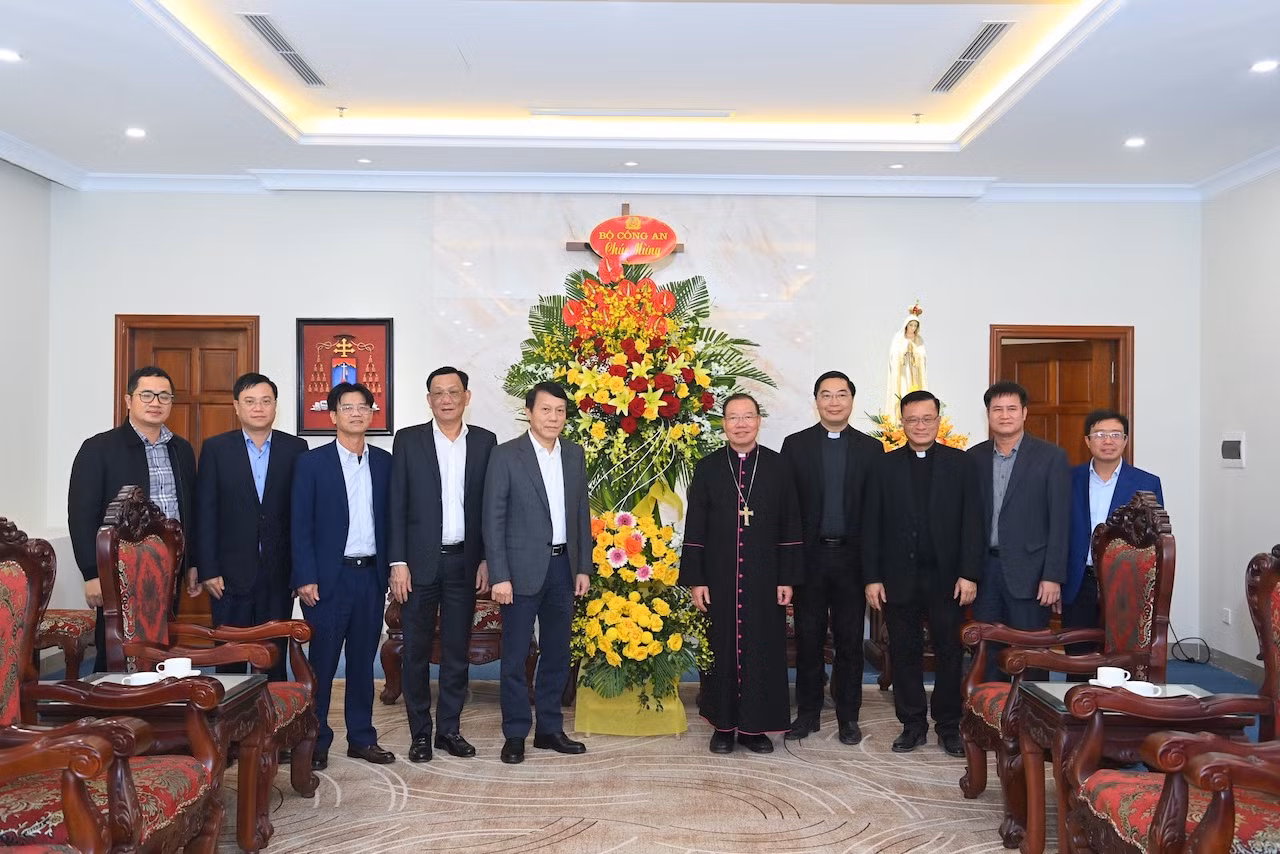 Lãnh đạo Bộ Công an chúc mừng các chức sắc, bà con Giáo dân, Tin lành nhân dịp Lễ Giáng sinh 2022 -0