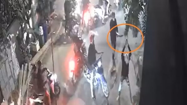 Mâu thuẫn trên mạng, 2 nhóm "trẻ trâu" hỗn chiến gây náo loạn đường phố
