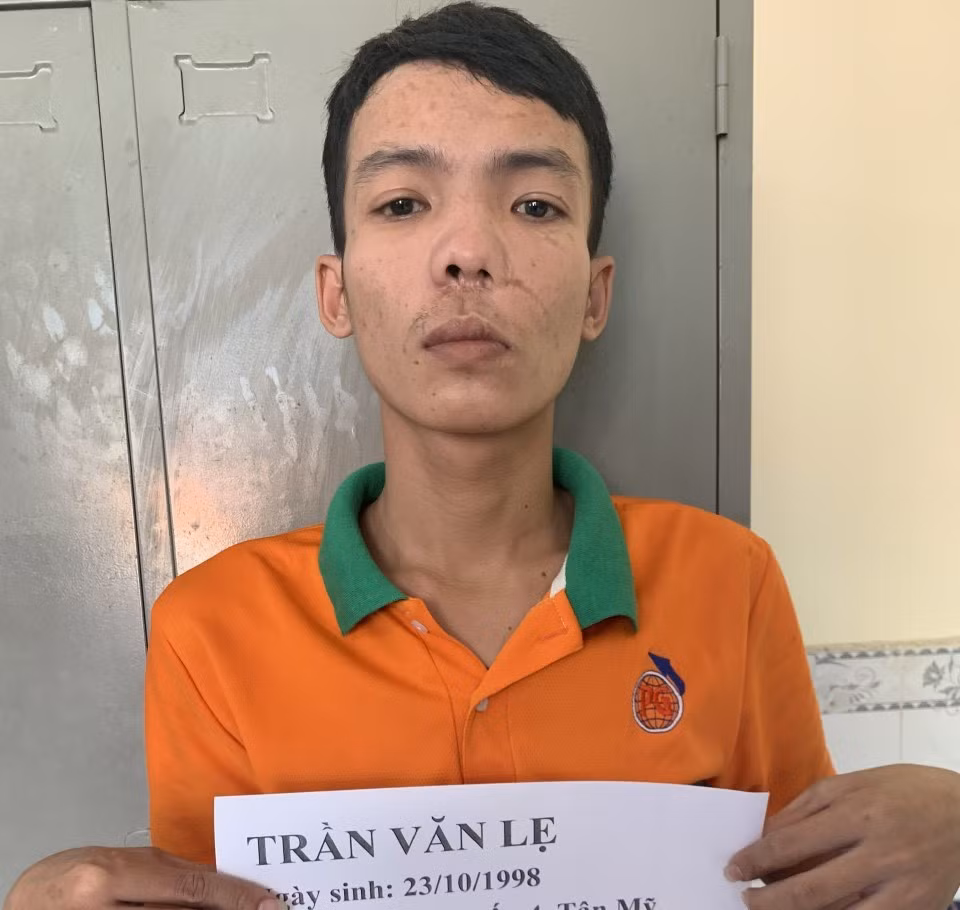 Bị nhắc nhở, nam công nhân gọi người đánh quản lý gây thương tích -0