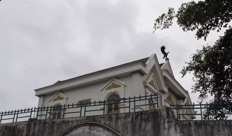 Đập công trình xây dựng trái phép, sao chỉ “chọn dân”? -0