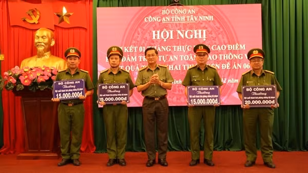 Bộ Công an khen thưởng đột xuất 5 tập thể phá chuyên án cướp ở Tây Ninh