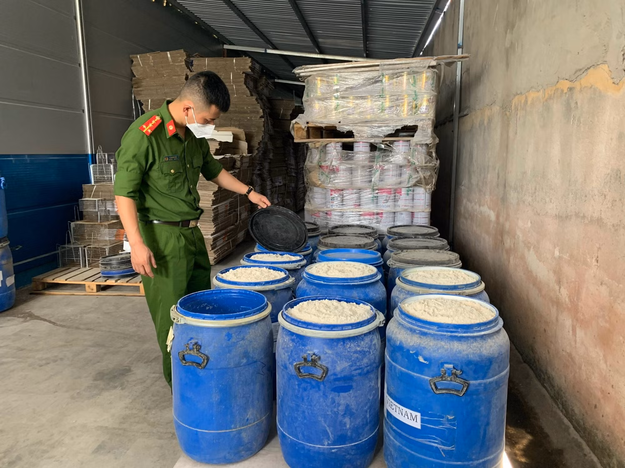 Khởi tố hình sự doanh nghiệp sản xuất sữa bột cho trẻ em và người già kém chất lượng -0
