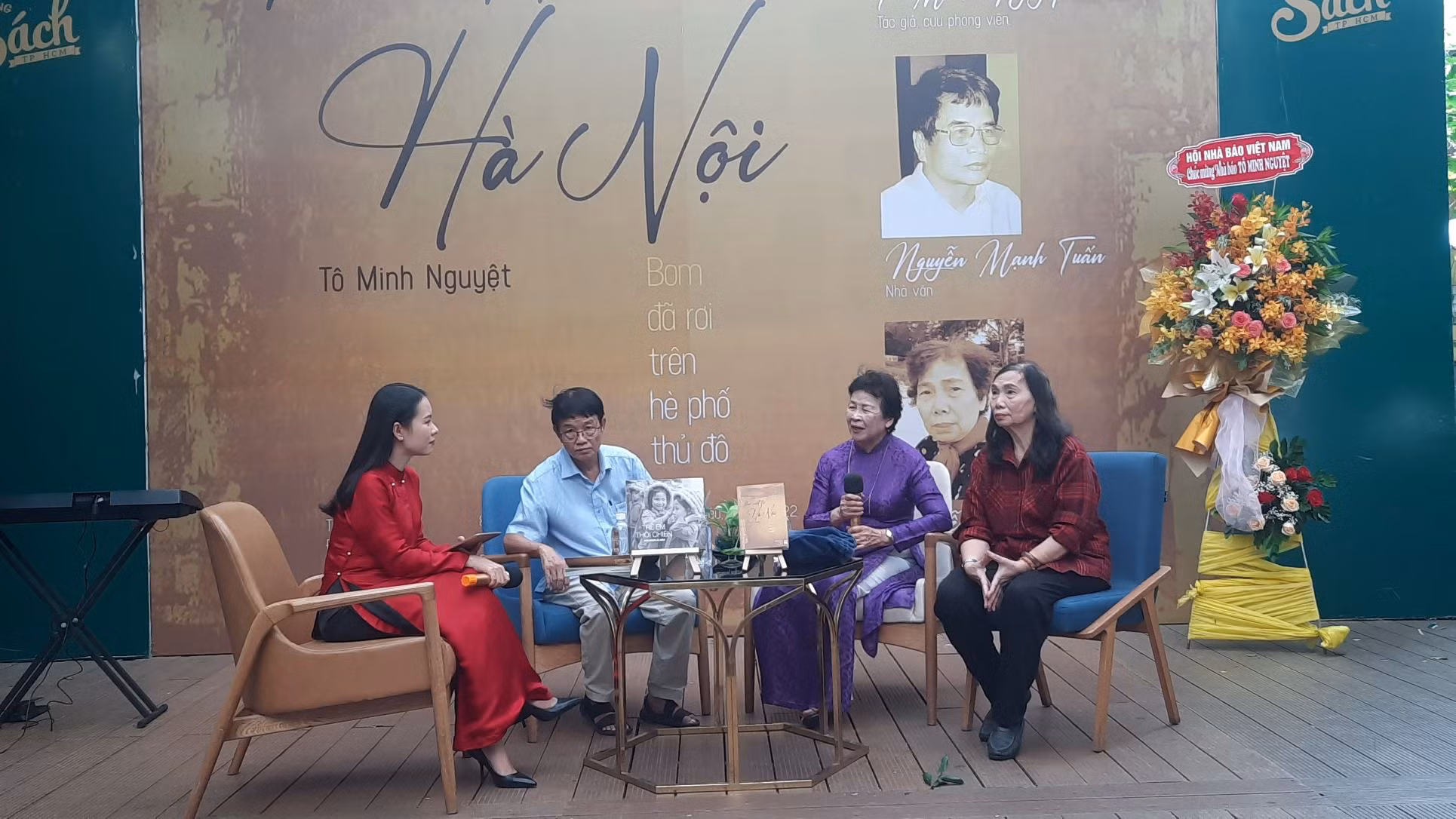 Ra mắt sách “Thư viết từ Hà Nội - Bom đã rơi trên hè phố thủ đô” -0