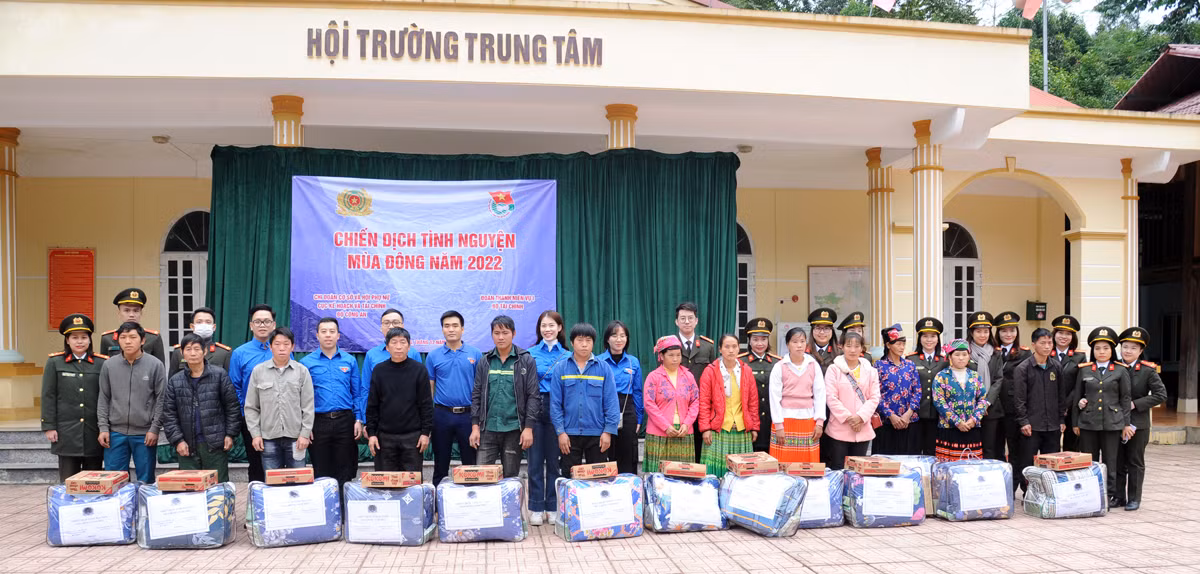 Xua tan lạnh giá mùa đông nơi địa đầu Tổ quốc -0