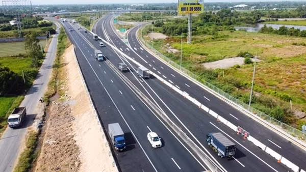 Hồi đáp về đề xuất xây 3 trạm dừng nghỉ trên cao tốc dài nhất miền Tây