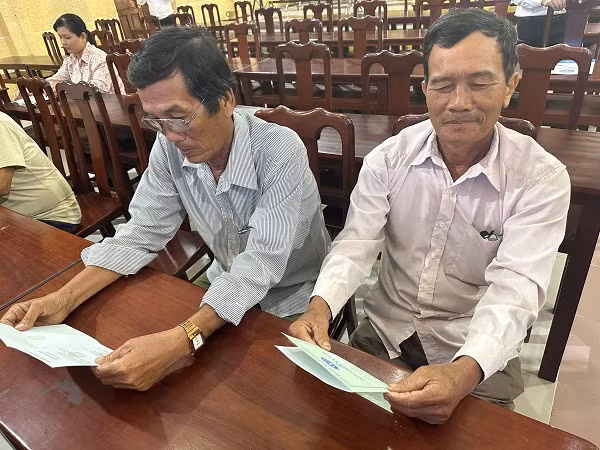 Mang Tết sớm đến với người dân nghèo -0