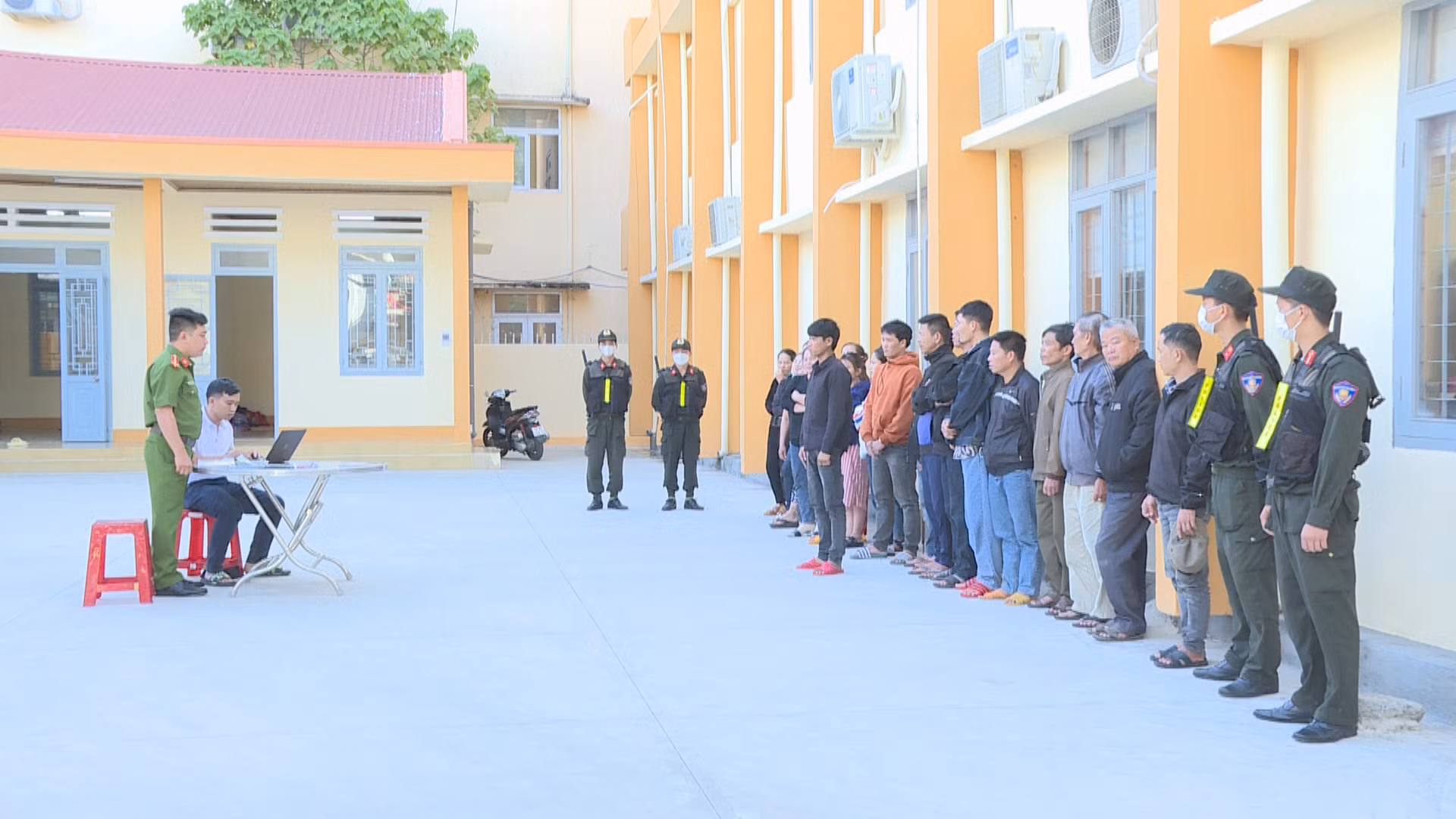 Khen thưởng đột xuất Công an Đắk Lắk triệt phá đường dây cá độ bóng đá nghìn tỷ -0