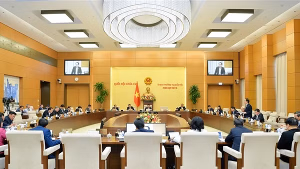 "Giá dịch vụ khám chữa bệnh mù mờ thì tự mình làm khó mình thôi"