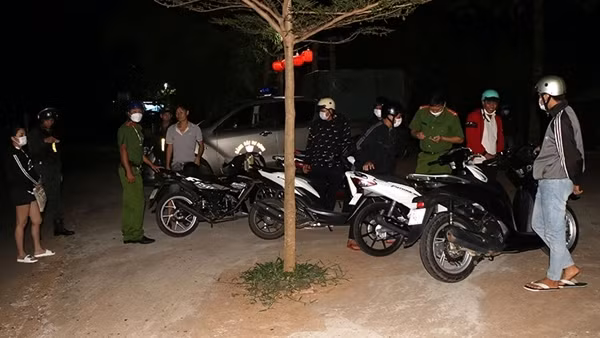 Trắng đêm tuần tra bảo vệ ANTT tuyến biên giới