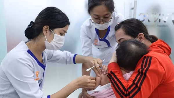 Mắc cúm B, bé 8 tuổi bị hôn mê sâu, tiên lượng xấu