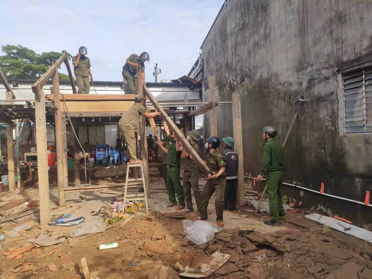 Đà Nẵng hoàn thành 100% sửa chữa nhà hư hỏng sau bão lũ, thần tốc “Chiến dịch Quang Trung” -2