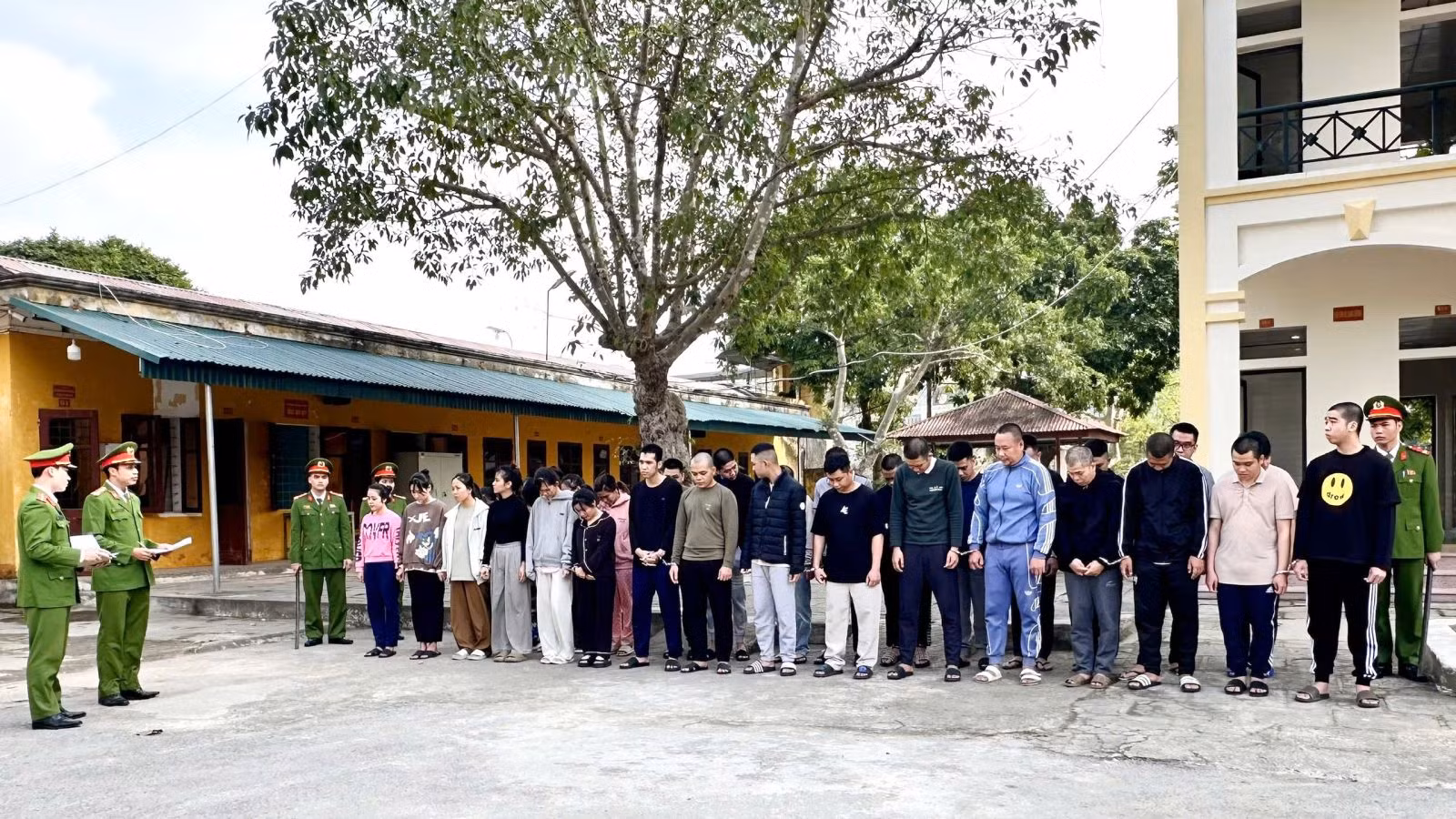 Đường dây lừa đảo “trúng thưởng” quy mô lớn, núp bóng doanh nghiệp “ma” -0