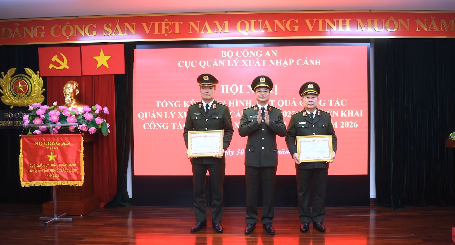 Phát huy vai trò quản lý nhà nước trong lĩnh vực xuất nhập cảnh -0