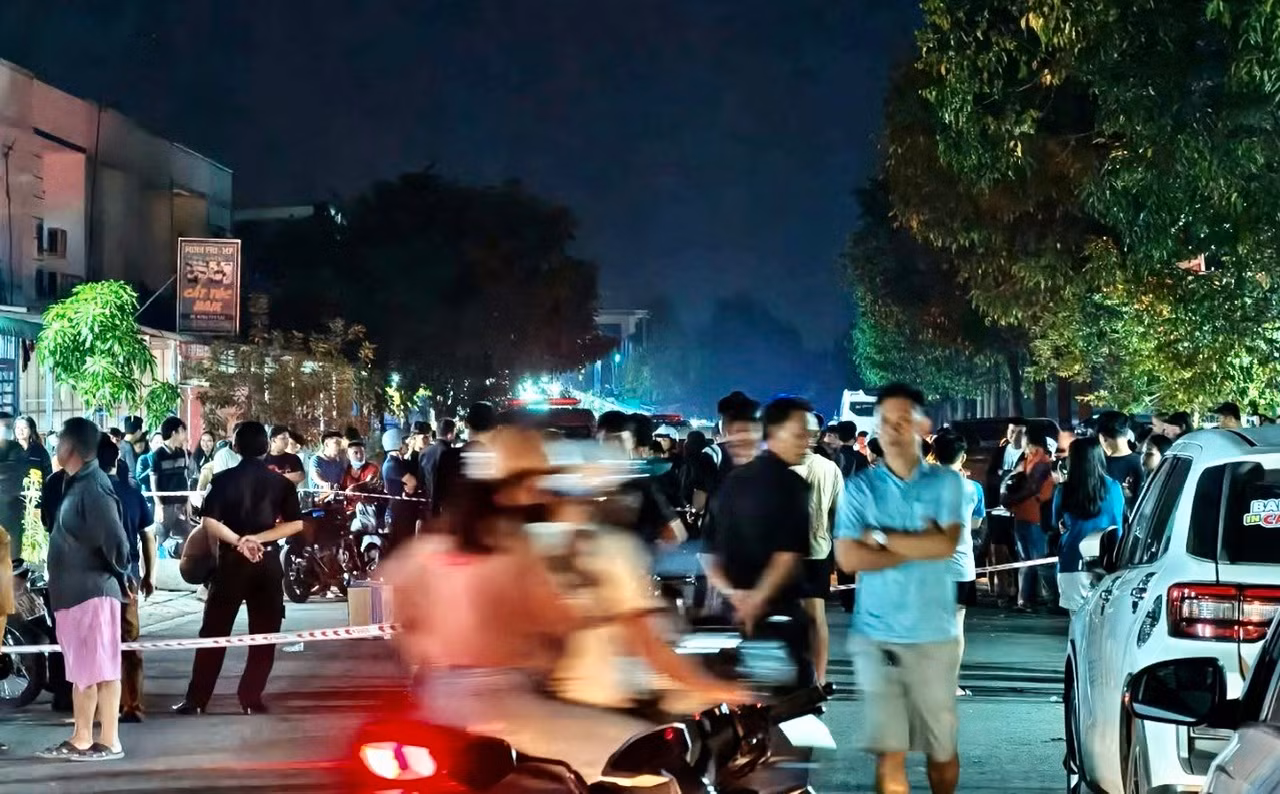 Tông xe máy vào đuôi xe tải sau khi sát hại bạn gái trước cửa phòng trọ -0