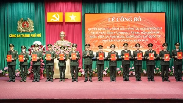 58 nhân viên An ninh hàng không tại sân bay Quốc tế Phú Bài được tuyển chọn vào CAND