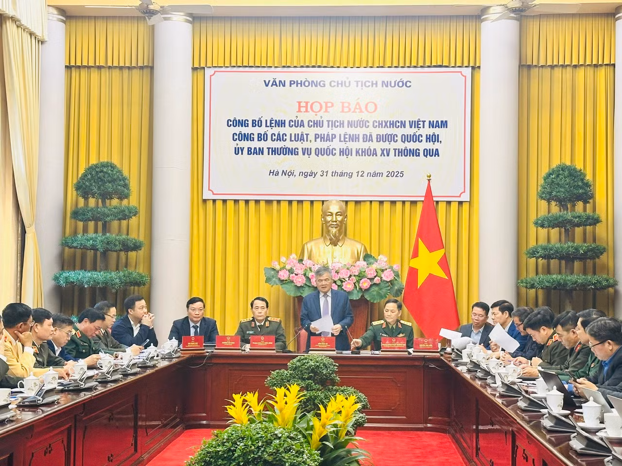 Công bố 14 luật và 1 pháp lệnh -0