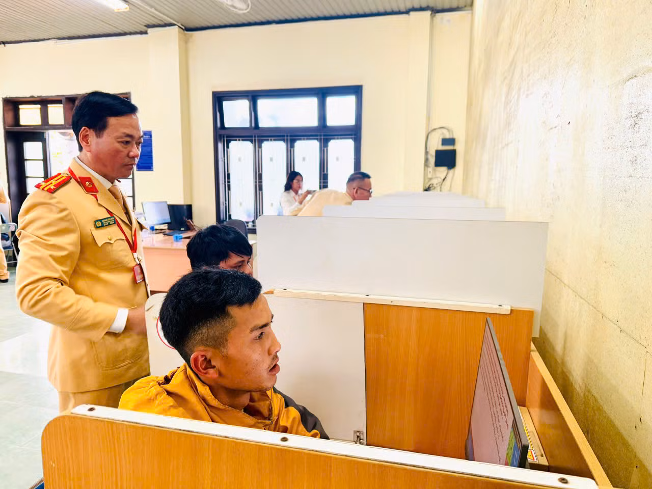 Tổ chức sát hạch lái xe miễn phí cho các học viên là đồng bào dân tộc thiểu số -0