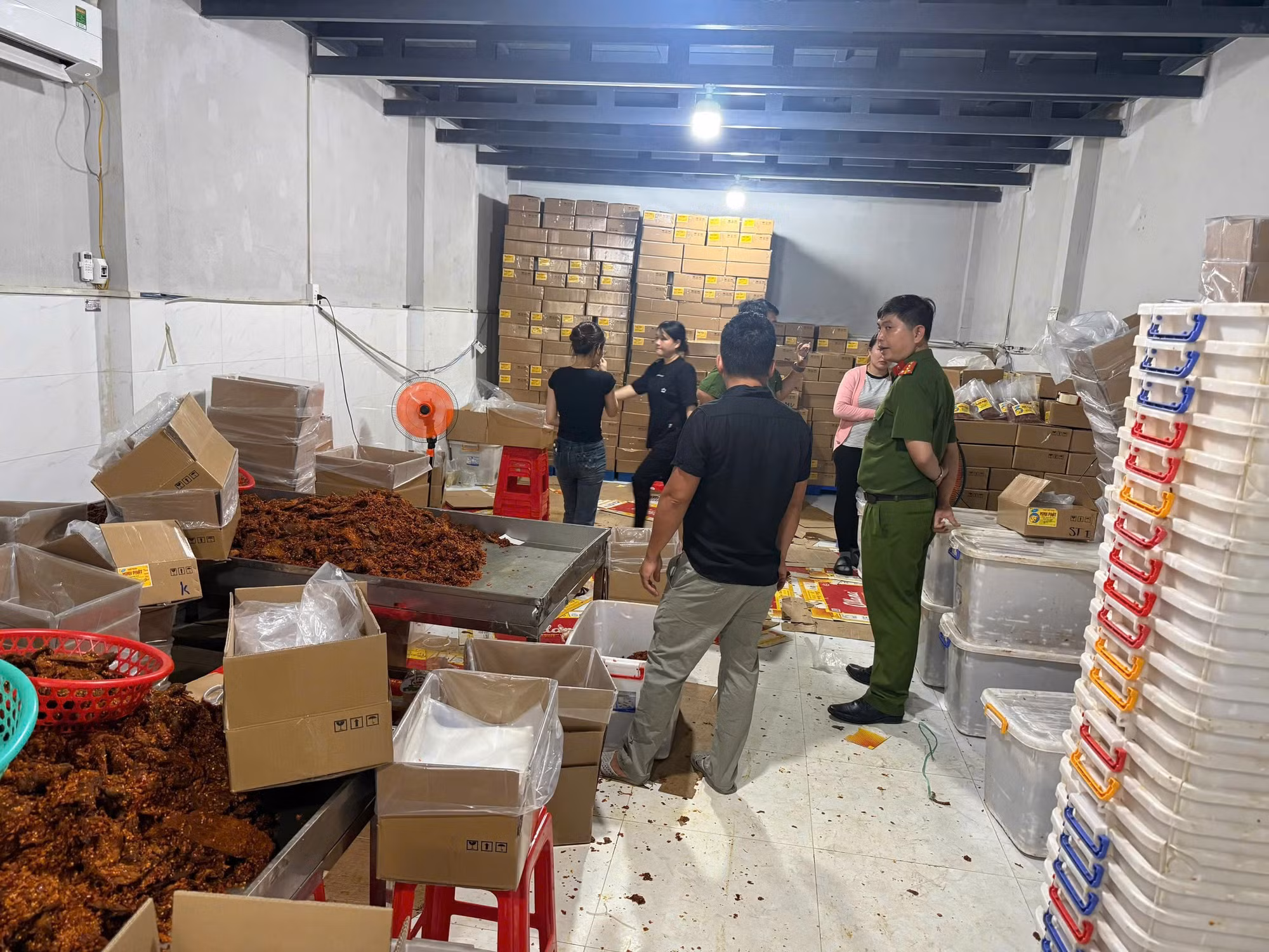 Công an TP Hồ Chí Minh đẩy mạnh công tác kiểm tra, xử lý thực phẩm “bẩn” -0