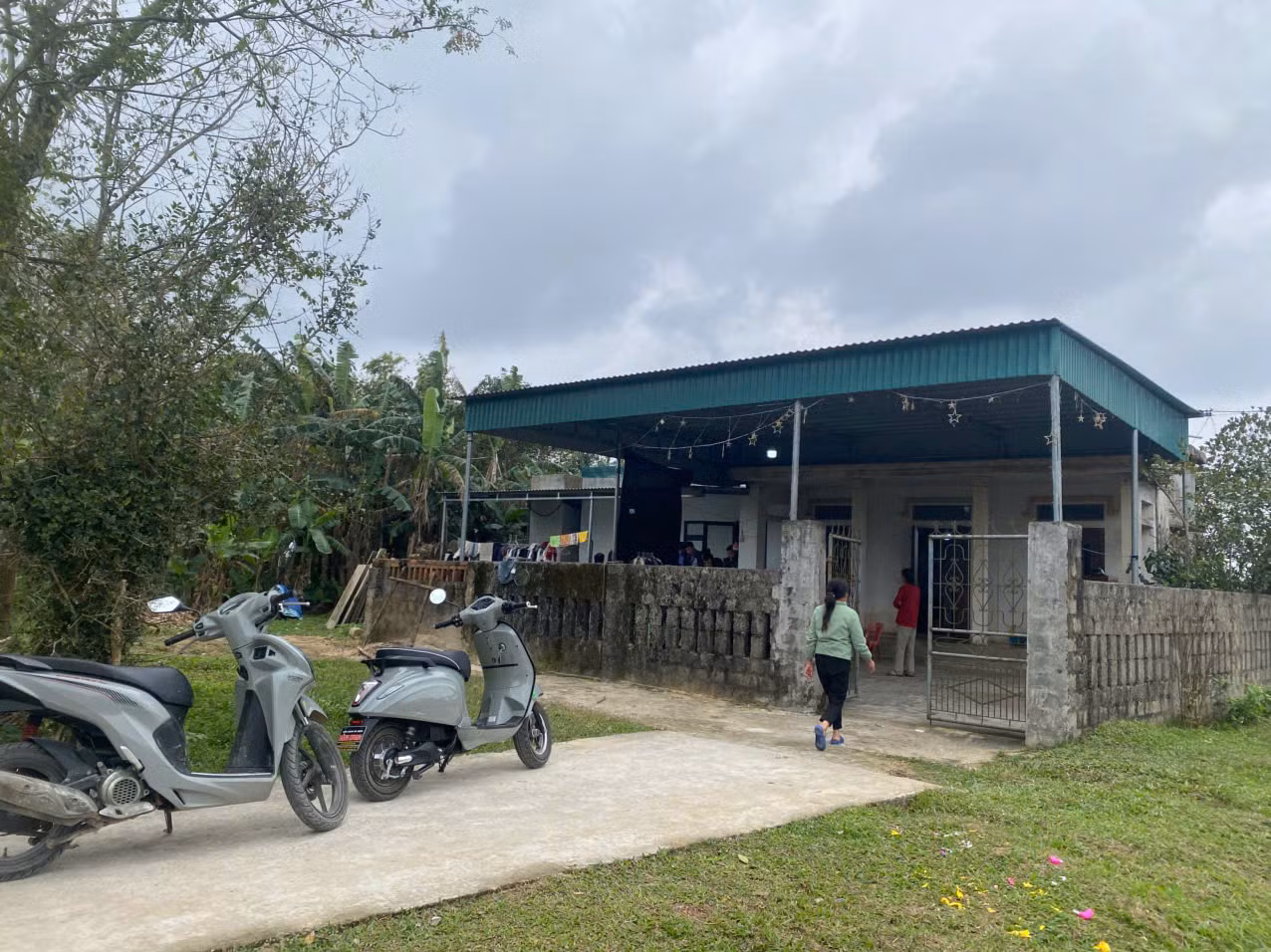 Chồng sát hại vợ và cháu trai 2 tuổi rồi nhảy lầu tự tử -0