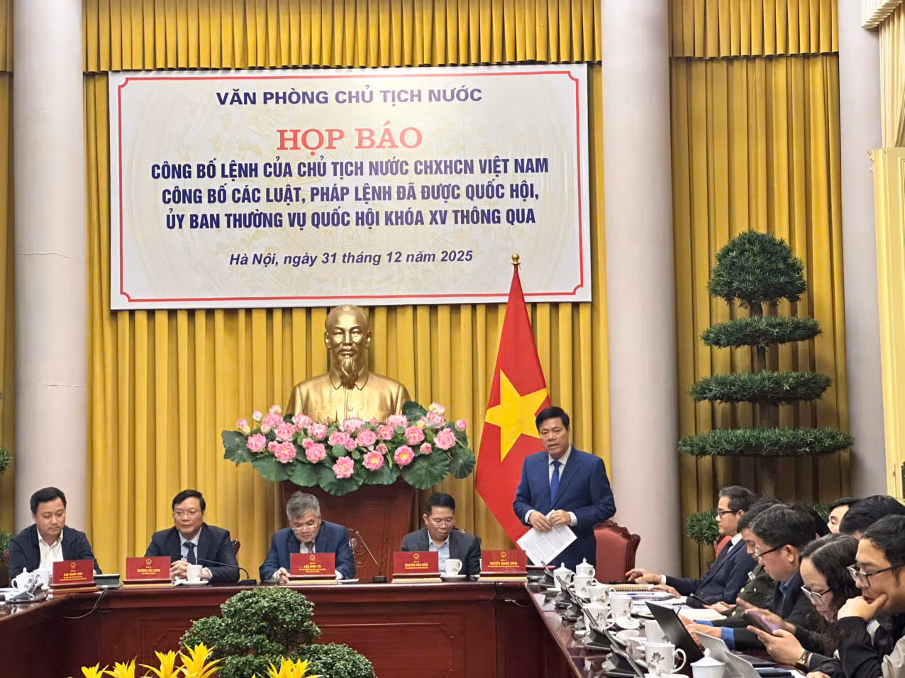 Công bố 14 luật và 1 pháp lệnh -0
