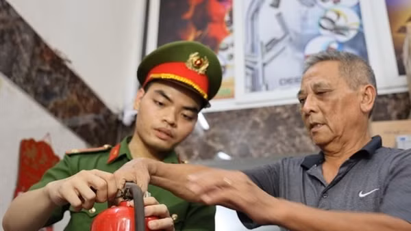 Hà Nội vận động 100% hộ gia đình trang bị hệ thống cảnh báo cháy sớm