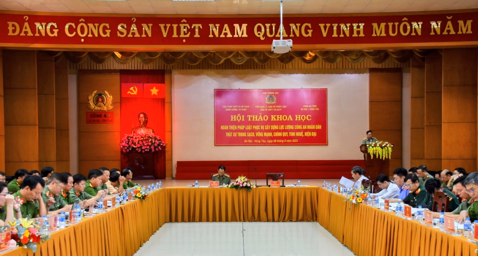 Hoàn thiện pháp luật phục vụ xây dựng lực lượng CAND trong sạch, vững mạnh, chính quy, tinh nhuệ, hiện đại -0