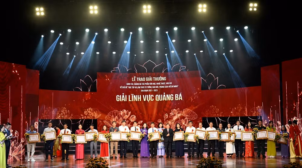 Trao giải thưởng sáng tác, quảng bá tác phẩm văn học, nghệ thuật, báo chí về chủ đề “Học tập và làm theo tư tưởng, đạo đức, phong cách Hồ Chí Minh” đợt 1 -0
