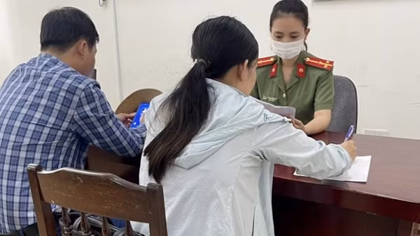 Công an xã kịp thời ngăn 1 nông dân chuyển tiền cho Công an “rởm”