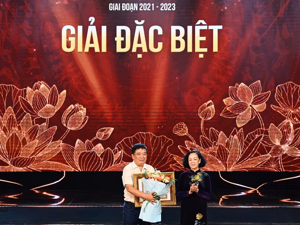 Trao giải thưởng sáng tác, quảng bá tác phẩm văn học, nghệ thuật, báo chí về chủ đề “Học tập và làm theo tư tưởng, đạo đức, phong cách Hồ Chí Minh” đợt 1 -0