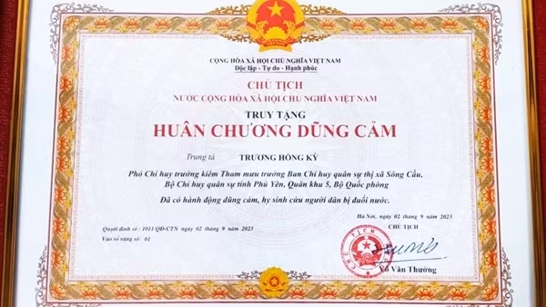 Chủ tịch nước ký quyết định truy tặng Huân chương dũng cảm cho Trung tá Trương Hồng Kỳ