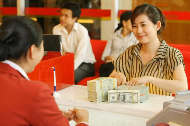 Rủi ro giảm giá mạnh VND được cho là không quá lớn. Rủi ro giảm giá mạnh VND được cho là không quá lớn.
