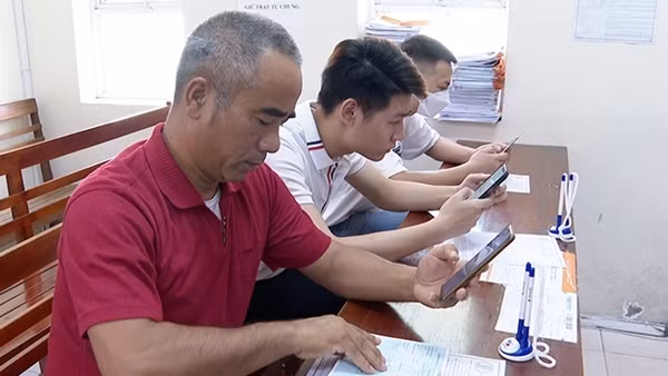 Phòng Quản lý xuất nhập cảnh Công an Thái Bình đẩy mạnh tỷ lệ giải quyết hồ sơ trực tuyến