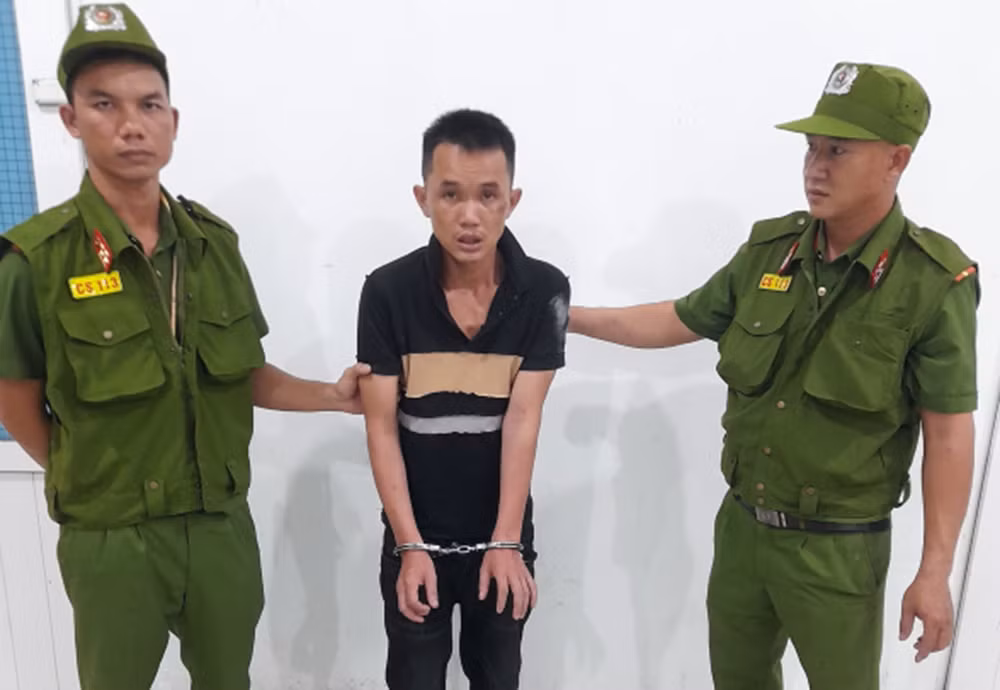 Đối tượng “ngáo đá” cầm dao rượt đuổi tài xế taxi gây náo loạn cây xăng -0