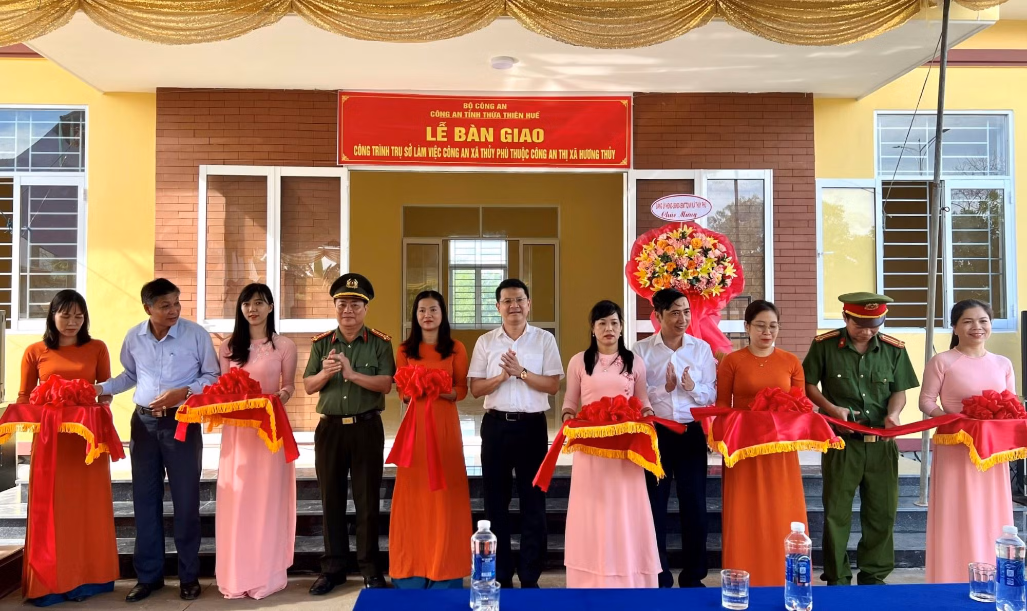 Thừa Thiên Huế đưa vào hoạt động nhiều trụ sở Công an xã vừa hoàn thành xây mới -0