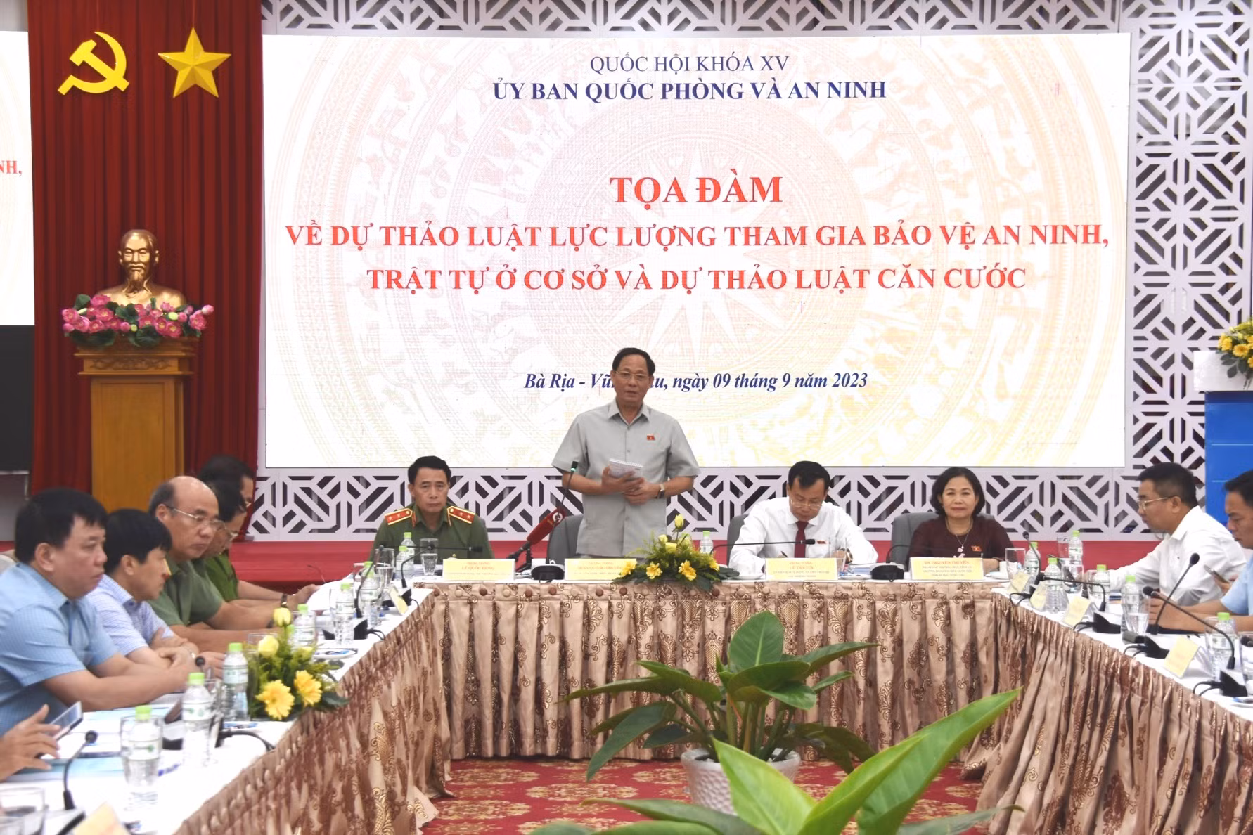 Tọa đàm 