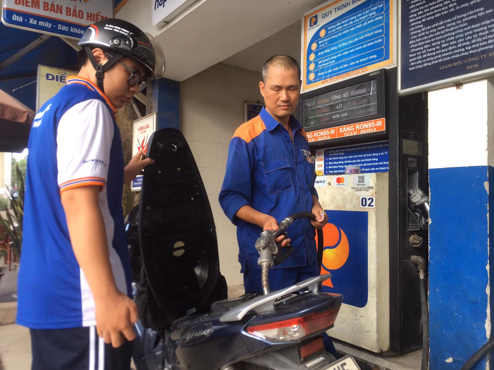 Thủ tướng yêu cầu đảm bảo cung ứng điện, xăng dầu -0