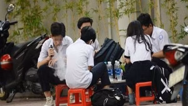 Ngăn ngừa thuốc lá điện tử xâm nhập giới trẻ ngay từ năm học mới
