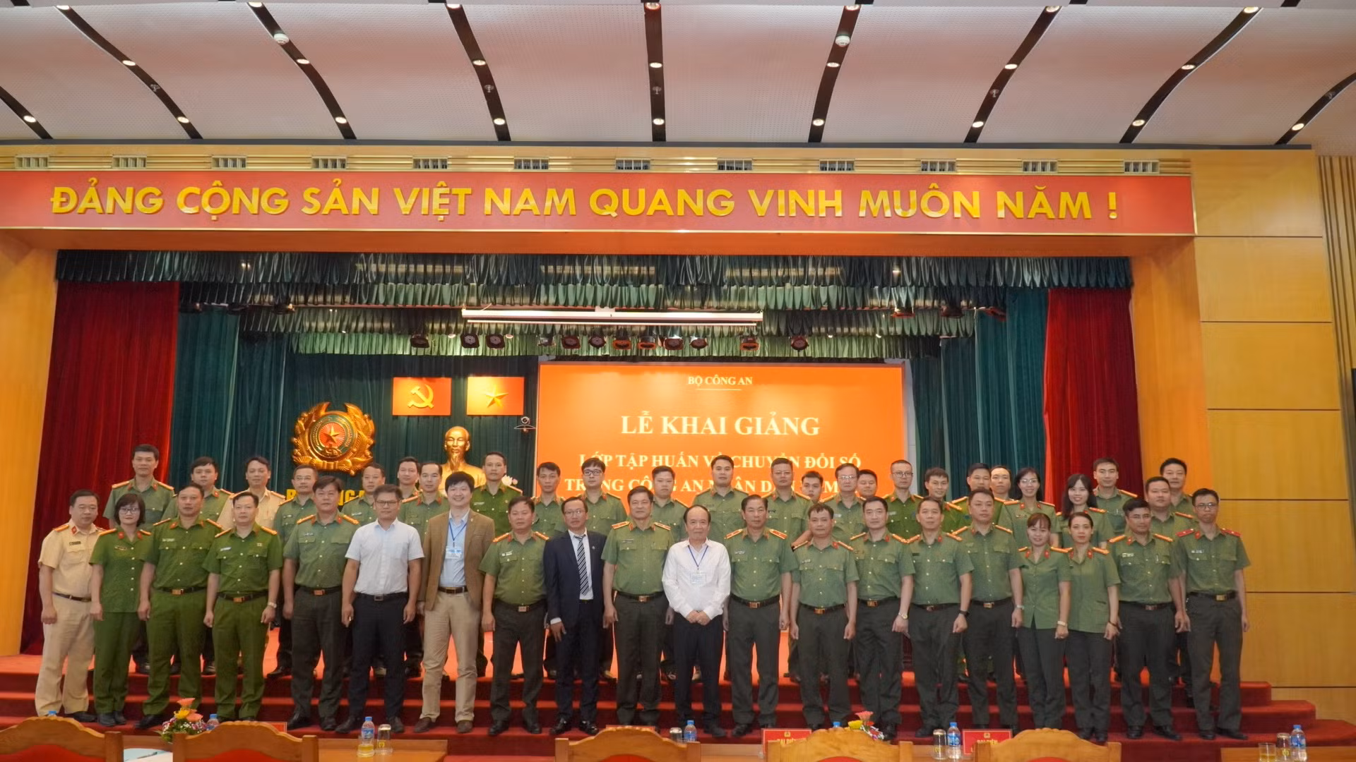 Nâng cao kiến thức, kỹ năng về chuyển đổi số trong CAND -1