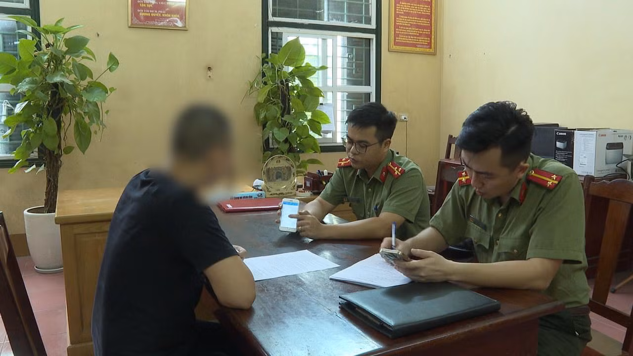 Phạt 7,5 triệu đồng 3 đối tượng lập nhóm zalo “báo chốt- cảnh sát giao thông” -0