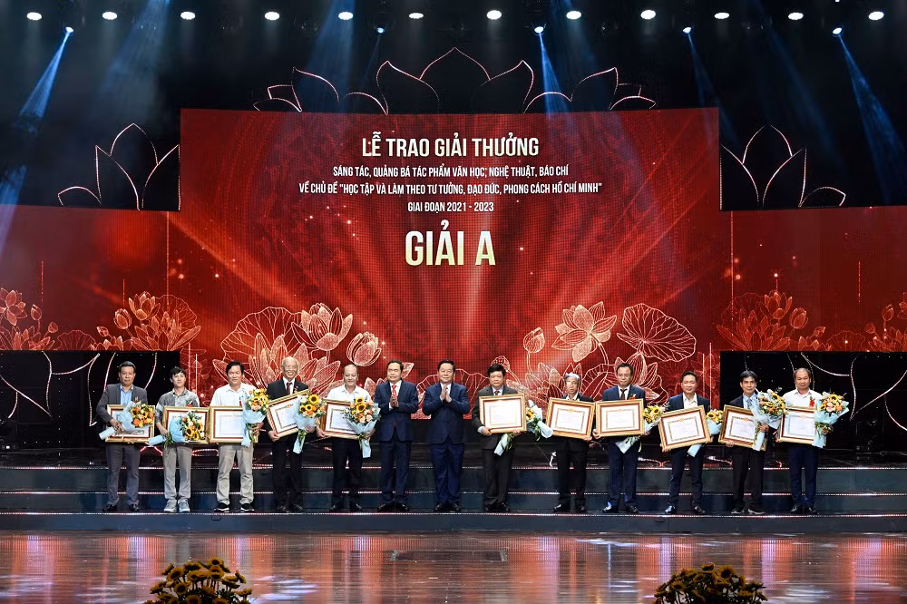 Trao giải thưởng sáng tác, quảng bá tác phẩm văn học, nghệ thuật, báo chí về chủ đề “Học tập và làm theo tư tưởng, đạo đức, phong cách Hồ Chí Minh” đợt 1 -0