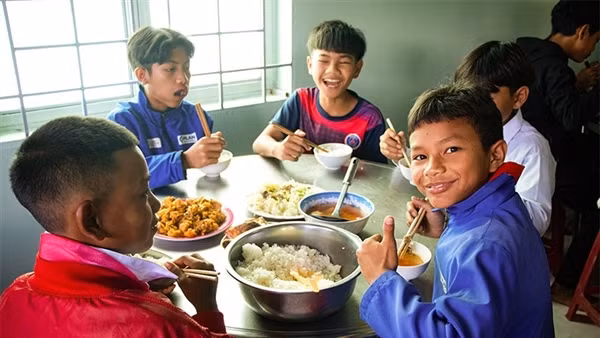 CHIN-SU tài trợ “Một triệu bữa cơm có thịt” cho trẻ vùng cao