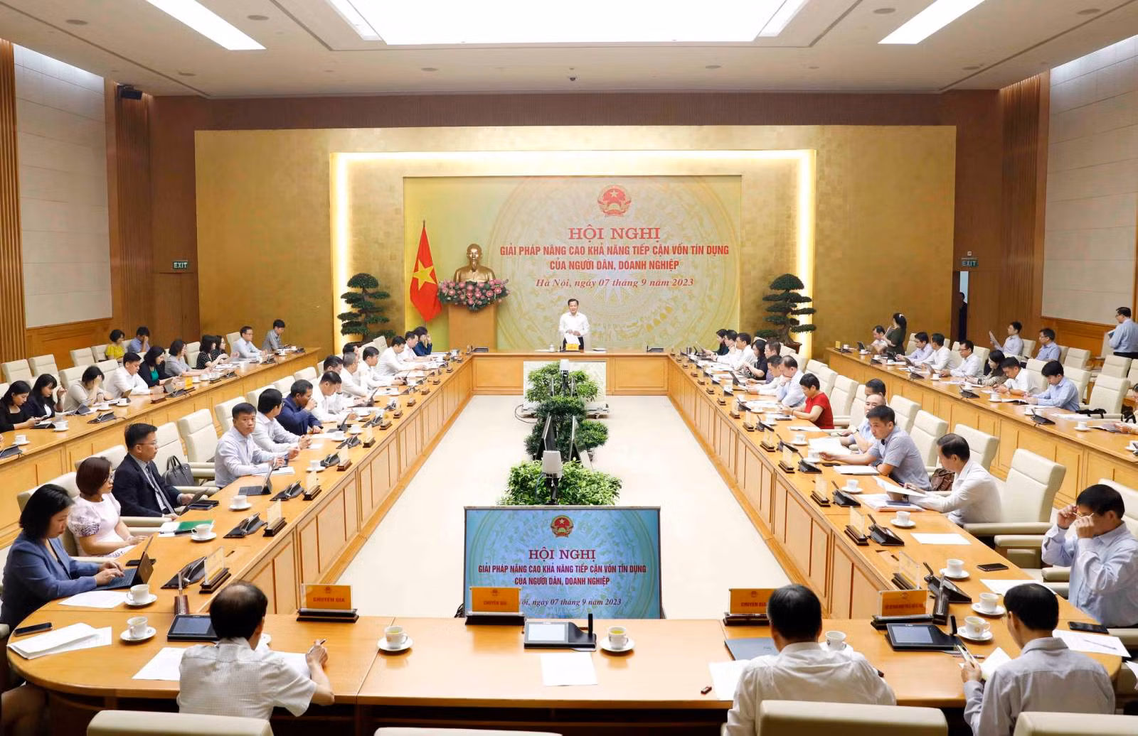 Chính phủ luôn rất quan tâm, trăn trở hỗ trợ người dân, doanh nghiệp, phát triển kinh tế. -0