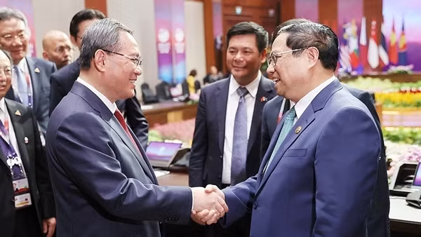 Thủ tướng: Việt Nam coi quan hệ với Trung Quốc là ưu tiên hàng đầu