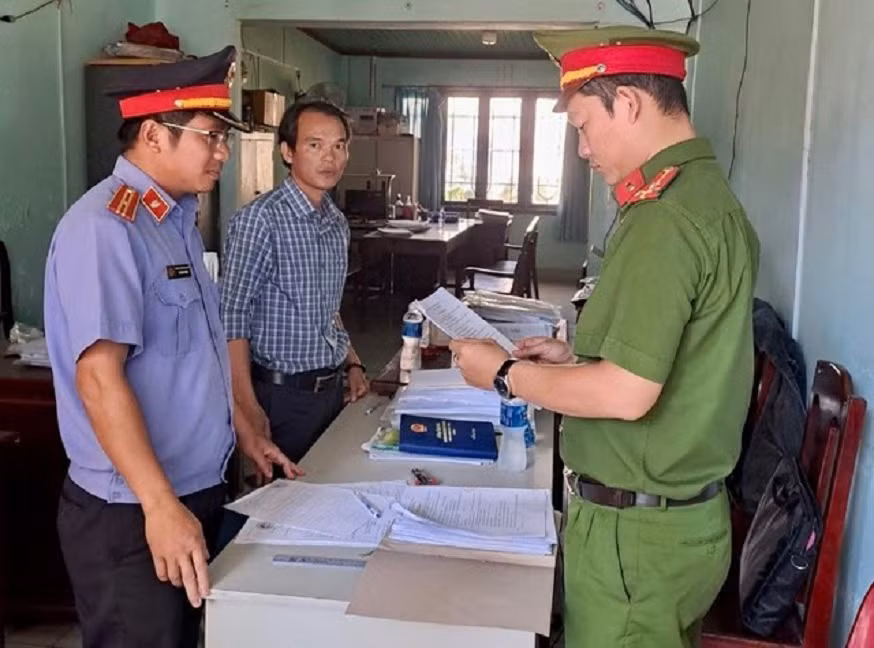 Khởi tố Phó trưởng Phòng Tài nguyên môi trường -0